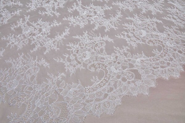 Chantilly Lace - Ivory Double Scallop fabric