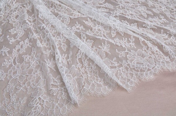 Chantilly Lace - Ivory Double Scallop fabric