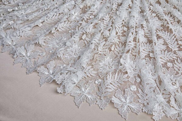Guipure Lace - Delicate Floral - Ivory fabric