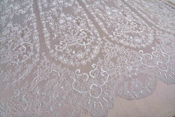 Antique Style Floral Chantilly Lace - Ivory fabric