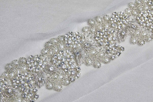 Beaded Diamanté Pearl Trim in Ivory and Silver