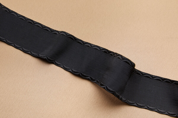 Scalloped Edge Plain Ribbon Braid - Black