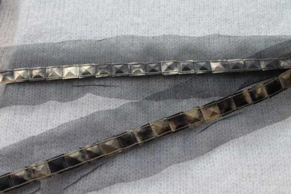 Stud Sequin Trim - Tarnished Gold - Single