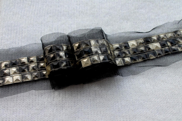 Stud Sequin Trim - Tarnished Gold - Triple