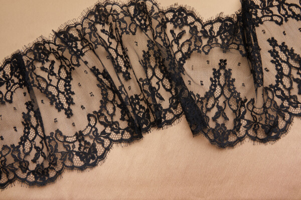 Arch Scallop Lace Trim - Black