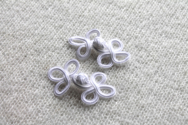 Small White Frog Fastening button