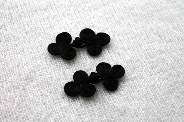 Small Black Frog Fastening button