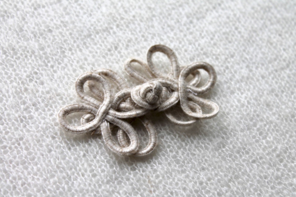 Large Ecru Frog Fastening button
