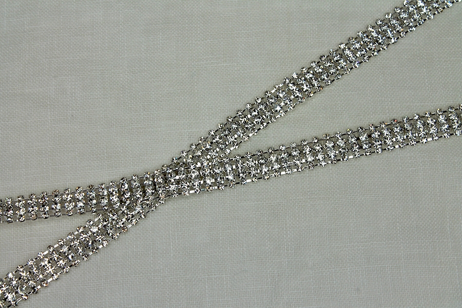 LAST PIECE - Set Diamante Trim in Silver 