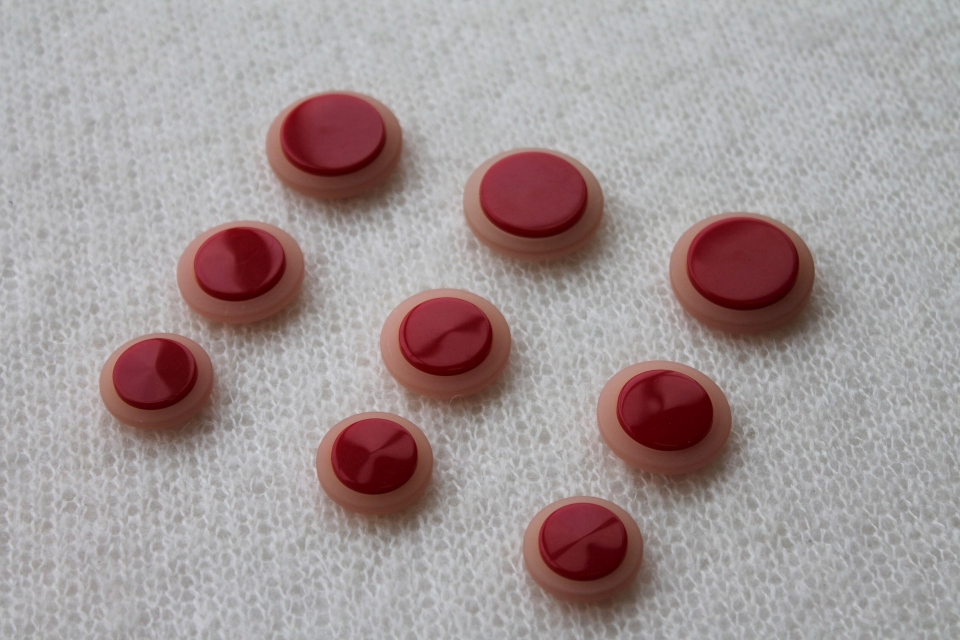 Red and White Round Resin Button - 2cm
