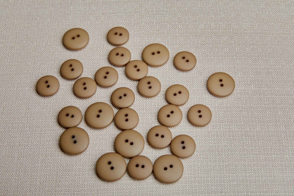Set of 8 Vintage Round Raw Umber Button - 2cm
