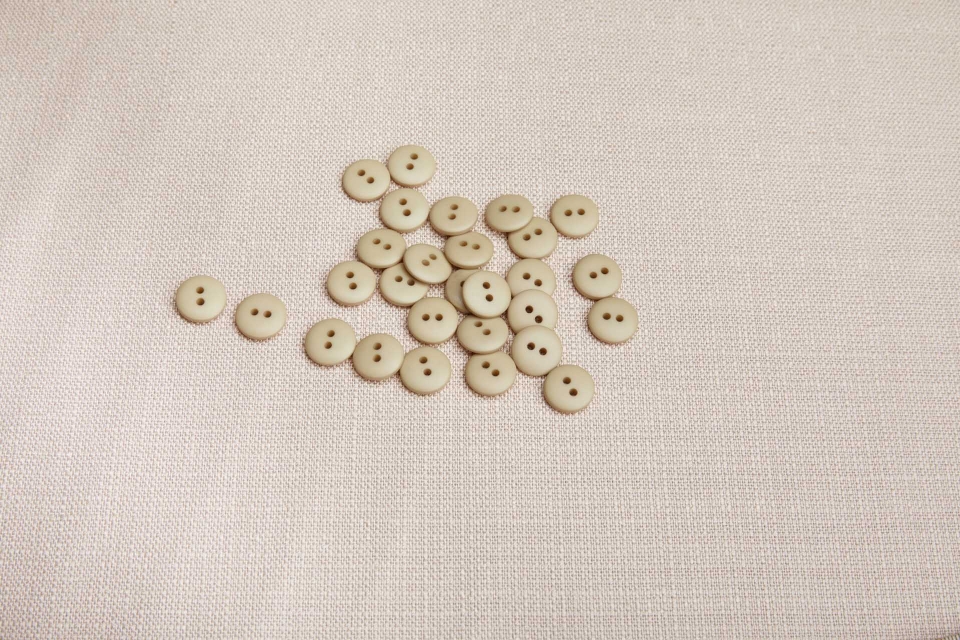 Vintage Round Pale Thistle Green Button - 1.4cm