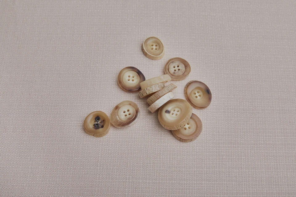 Light Beige Thick Cut Horn Button - Large