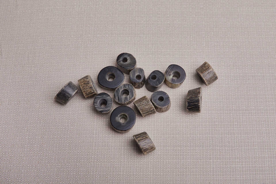 Thick Cut Horn Toggle - Grey Brown