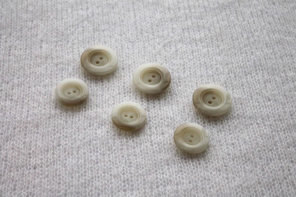 Vintage Round Resin Faux Shell Button - Off White - 3cm