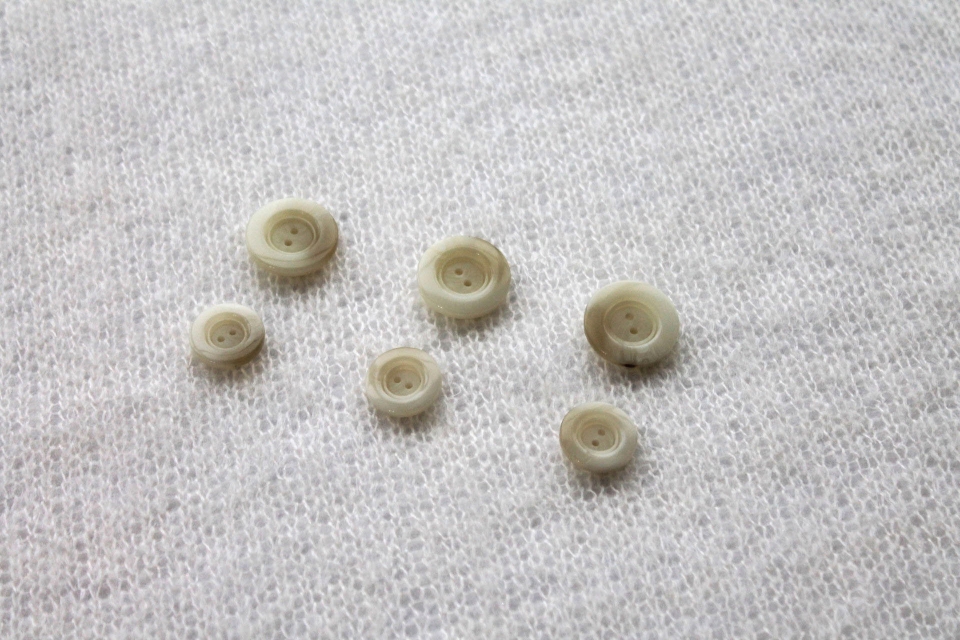 Vintage Round Resin Faux Shell Button - Off White - 1.8cm