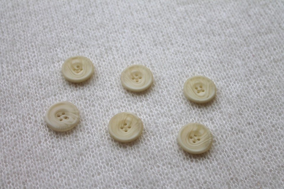 Round Cream "Faux Horn" Button - 1.9cm